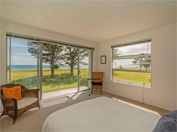 Hosts on the Coast Taranui's Nest - Matarangi