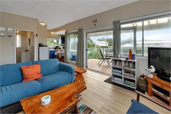 Patsy Cottage – A Charming 1960s Kiwi Bach near Kaitaia - Kaitaia