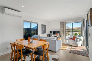 A Remarkable Retreat (Bachcare) - Queenstown