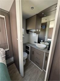 RV Space With Comfy Bed in Country Location - Hastings