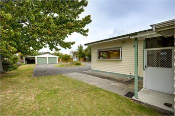 Mid Century Oasis (Bachcare) - Hastings