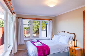 Napier Hilltop Stays - Views, Pool & Pet-Friendly! - Napier