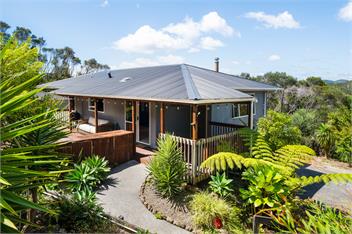 Sunny Paihia Retreat with BBQ, Spa and Pool - Paihia