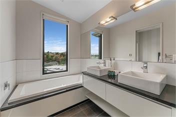 The Moorings Apartment 5 - a stone's throw from the lake! - Taupo