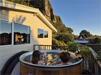 Nikauscapes - Hot tub in Punakaiki Village - PUNAKAIKI