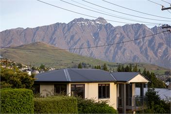 Prime Location | 3 bedroom home | Unlimited WIFI - Queenstown
