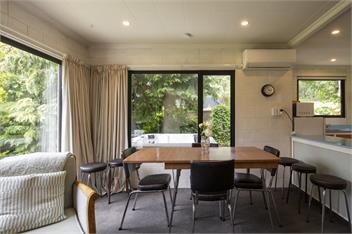 Coronet Peak View | 3BR Home with Hot Tub & Garden - Queenstown