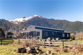 Waimanu Guest House - 