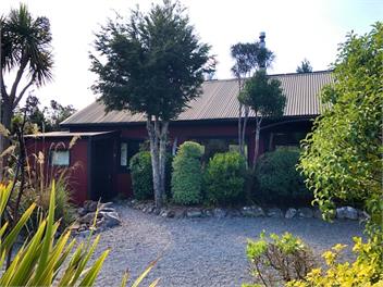 Rotoiti Rustic Retreat - 
