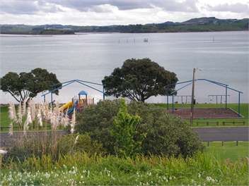Luxury, Large, Modern Beach Home - Whangarei