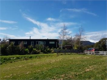 Stunning Views, Warm, Central & Quiet Little Hill - Ohakune