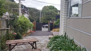 Days Bay Apartment: beach, bush, privacy & location - Eastbourne