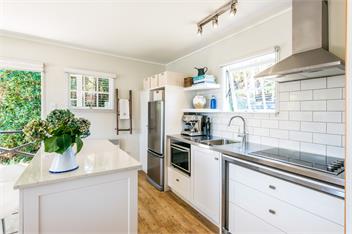 Black Bach on Burrell - Waiheke Island