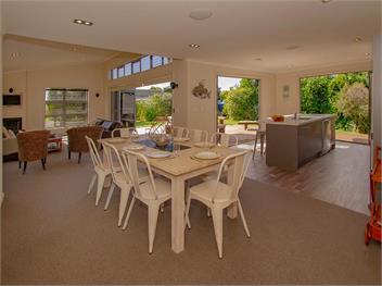Cooks Getaway (Bachcare) - Cooks Beach