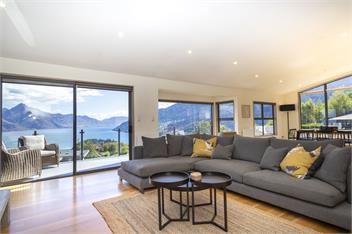 Lake View Retreat - Queenstown