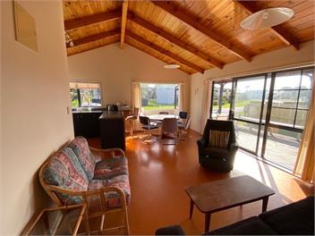 A STAY IN PARADISE ON PIPI ROAD - WHANGAMATA