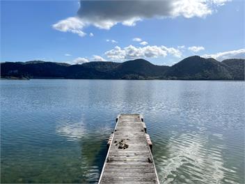 Idyllic lake edge property with own jetty - Rotorua