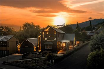 Belfast Dacha, Central, Linen and clean included, Hot Tub and Sauna. - Hanmer Springs 