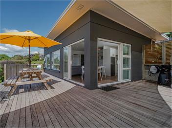 The Blockhouse (Bachcare) - Whangamata
