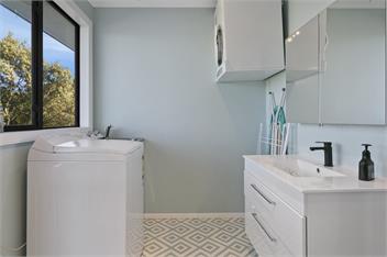 Secluded Lake Escape with sweeping reserve views near the Botanical Gardens - Taupo