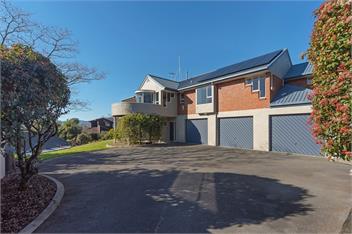 Sunny Bayview Retreat - Nelson
