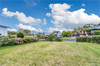 Lake-view Hideaway - Acacia Bay - Taupo
