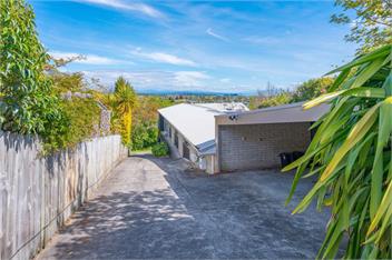 Tuis and Pools (Bachcare) - Taupo