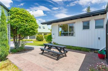 Angela Close to the Lake - Kinloch - Taupo