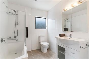Waiake Family Retreat (Bachcare) - Auckland