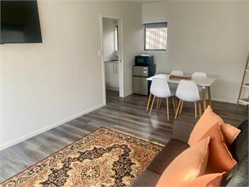 Beverley Hills Studio Apartment - Shared Pool & Spa Pool - Whangamata
