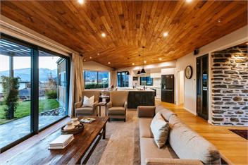 Te Moana | Lake Views | Sleeps 7 - Wanaka