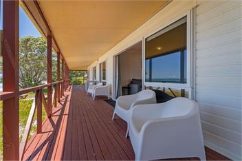 Poppy's Beach House (Bachcare) - Whangapoua