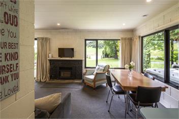 Coronet Peak View | 3BR Home with Hot Tub & Garden - Queenstown