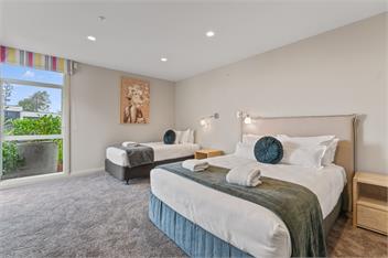 Lakefront Kuiwai - Taupo - on the lake + spa pool! - Taupo