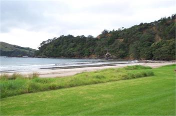 Kneedeep - Beach front escape! -