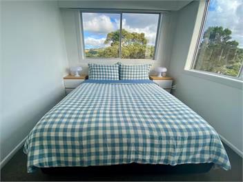 Cable Bay Moana View House -