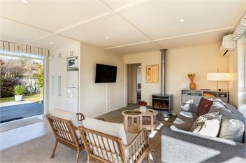 Loulou Lodge - family fun, close to lake - 