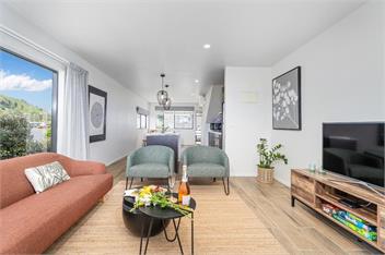 Soleil by the Sea - Beachfront Apartment - 