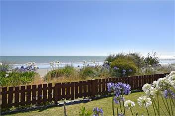 Absolute Beach Front at Patons Rock - Takaka