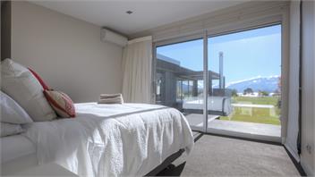 Brownston Street | Sleeps 8 | Central Location | Lake Views - Wanaka