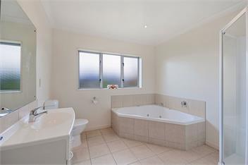Adventure Sika - Relax on the deck with views - Taupo