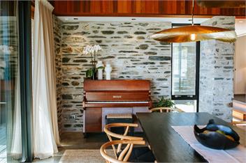 Three Peaks House | Sleeps 10 | Lake Views | Outdoor Fire - Wanaka