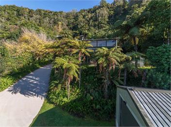 Family Fun at The Lake (Bachcare) - Lake Tarawera
