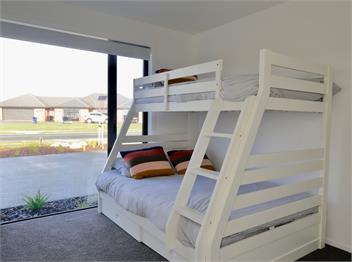 Lake House (Bachcare) - Te Anau