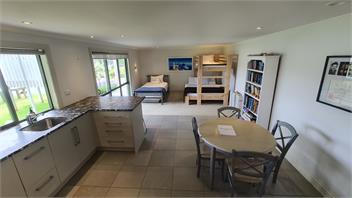 Woodies' Retreat - Russell