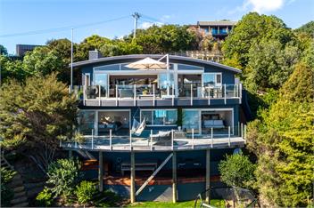 GARRATT VIEW - WAIHEKE ISLAND 