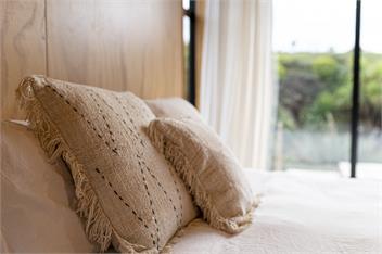 Private Modern Bach near the beach - Raglan