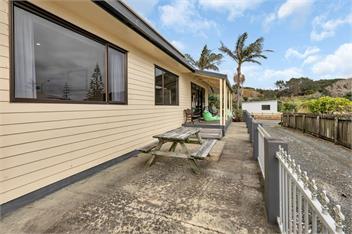 Seaside on Stratford (Bachcare) - Cable Bay