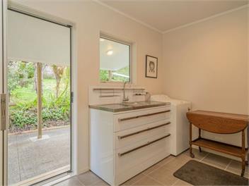 Hosts on the Coast Puriri Pride - Whitianga
