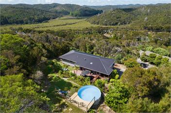 Sunny Paihia Retreat with BBQ, Spa and Pool - Paihia